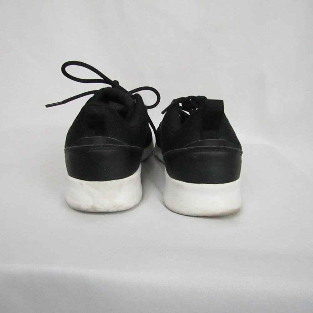 Women's Adidas Size 7.5 Tiger Stripe Tennis Shoes - These Shoes are Like New!!! - Picture 3 of 5
